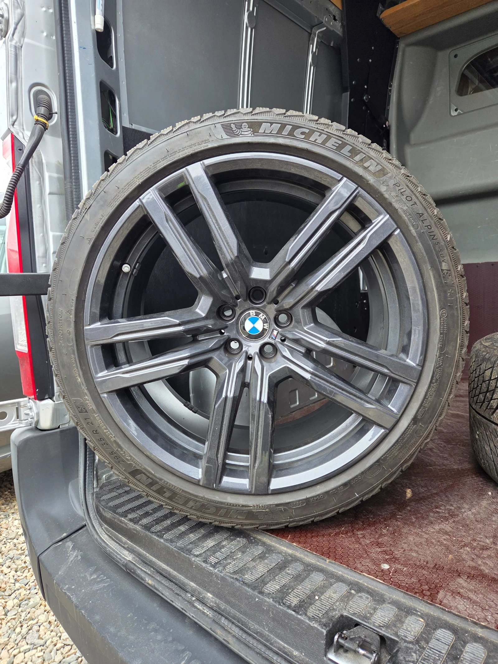 Гуми с джанти Michelin 295/35R21, снимка 13 - Гуми и джанти - 53891801