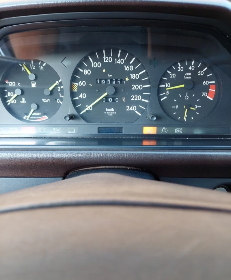 Mercedes-Benz 124 300ce, снимка 10 - Автомобили и джипове - 49515712