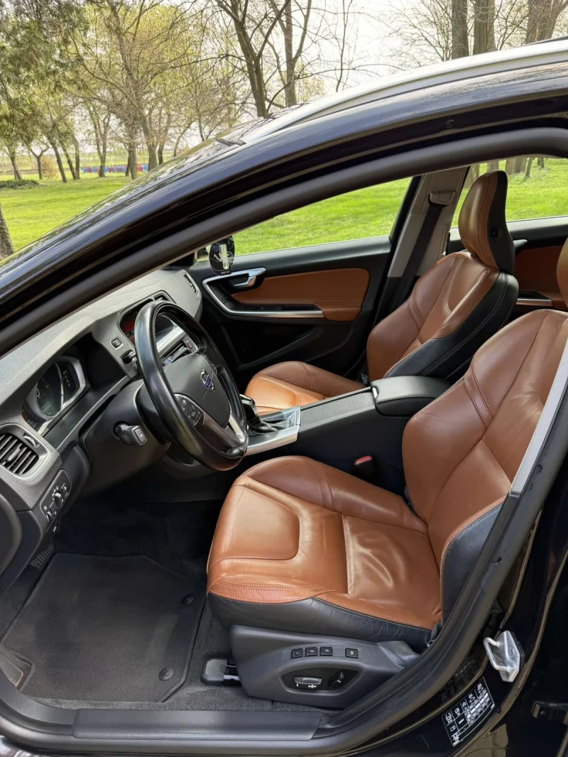 Volvo V60 Hybrid, снимка 6 - Автомобили и джипове - 52724045