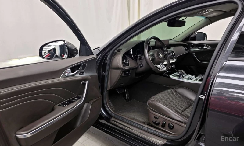 Kia Stinger, снимка 5 - Автомобили и джипове - 53429907