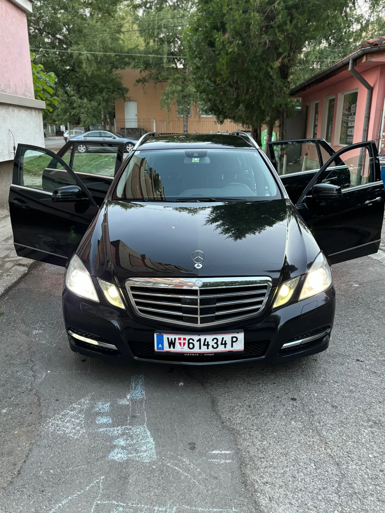 Mercedes-Benz E 350 4-Matic 3.5 - изображение 3