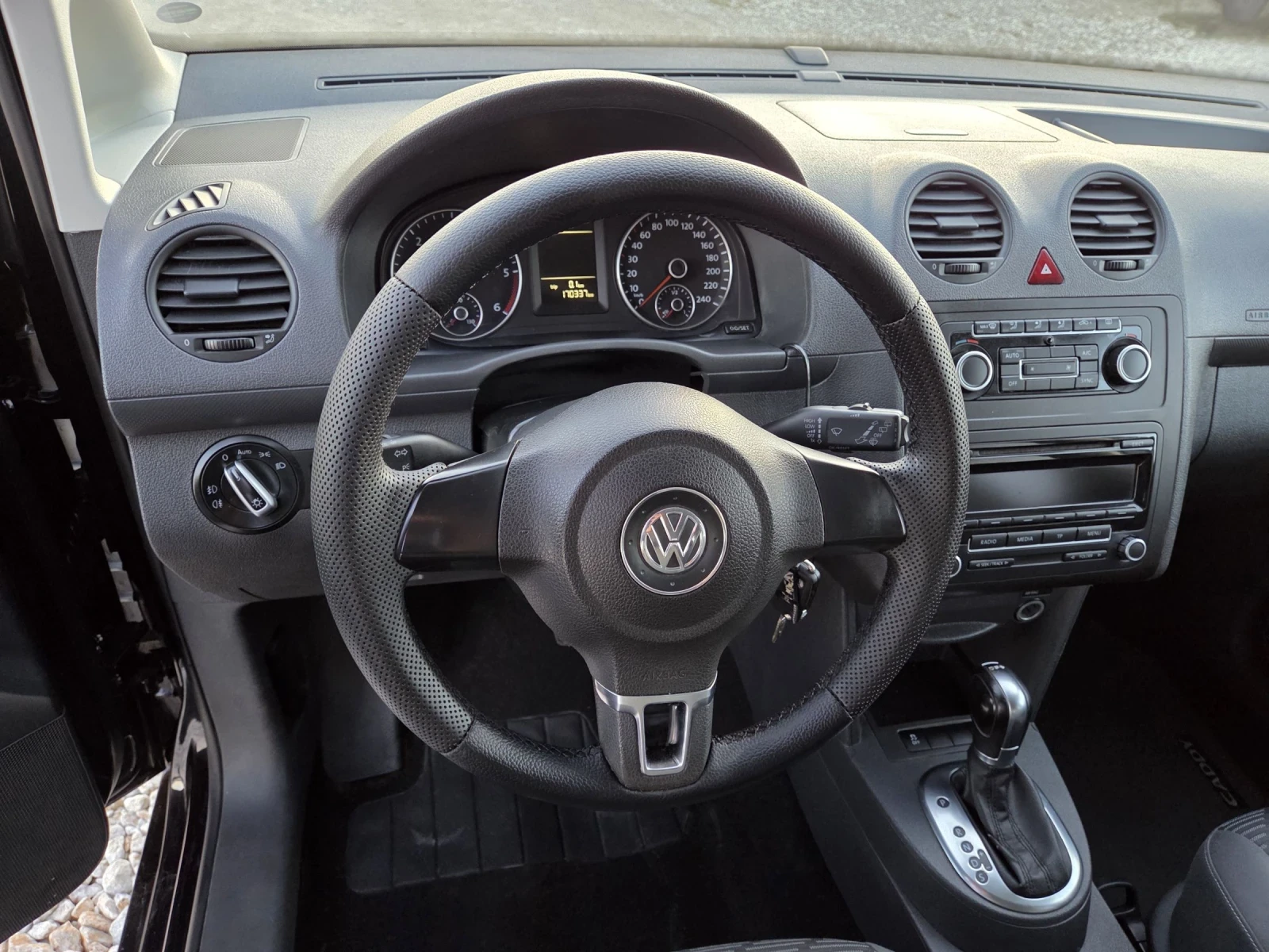 VW Caddy 1.6 TDI, Автоматик - изображение 10