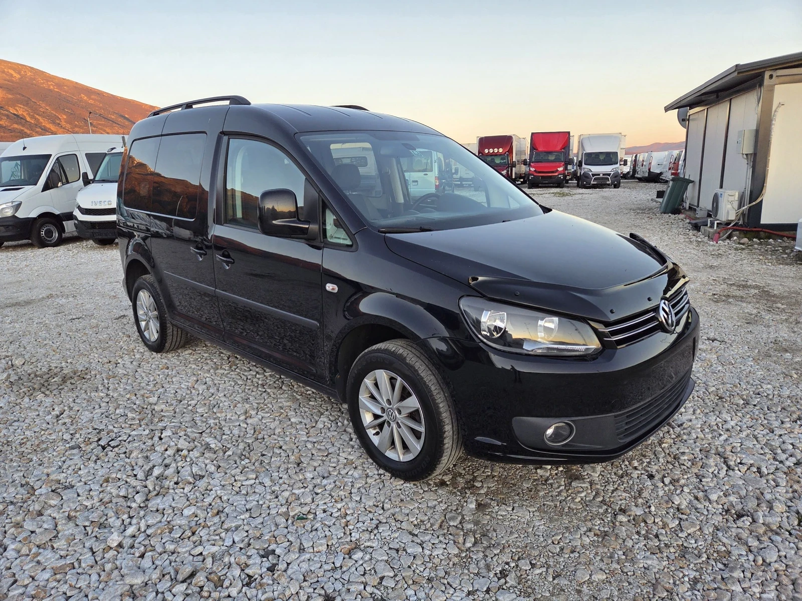 VW Caddy 1.6 TDI, Автоматик - изображение 7