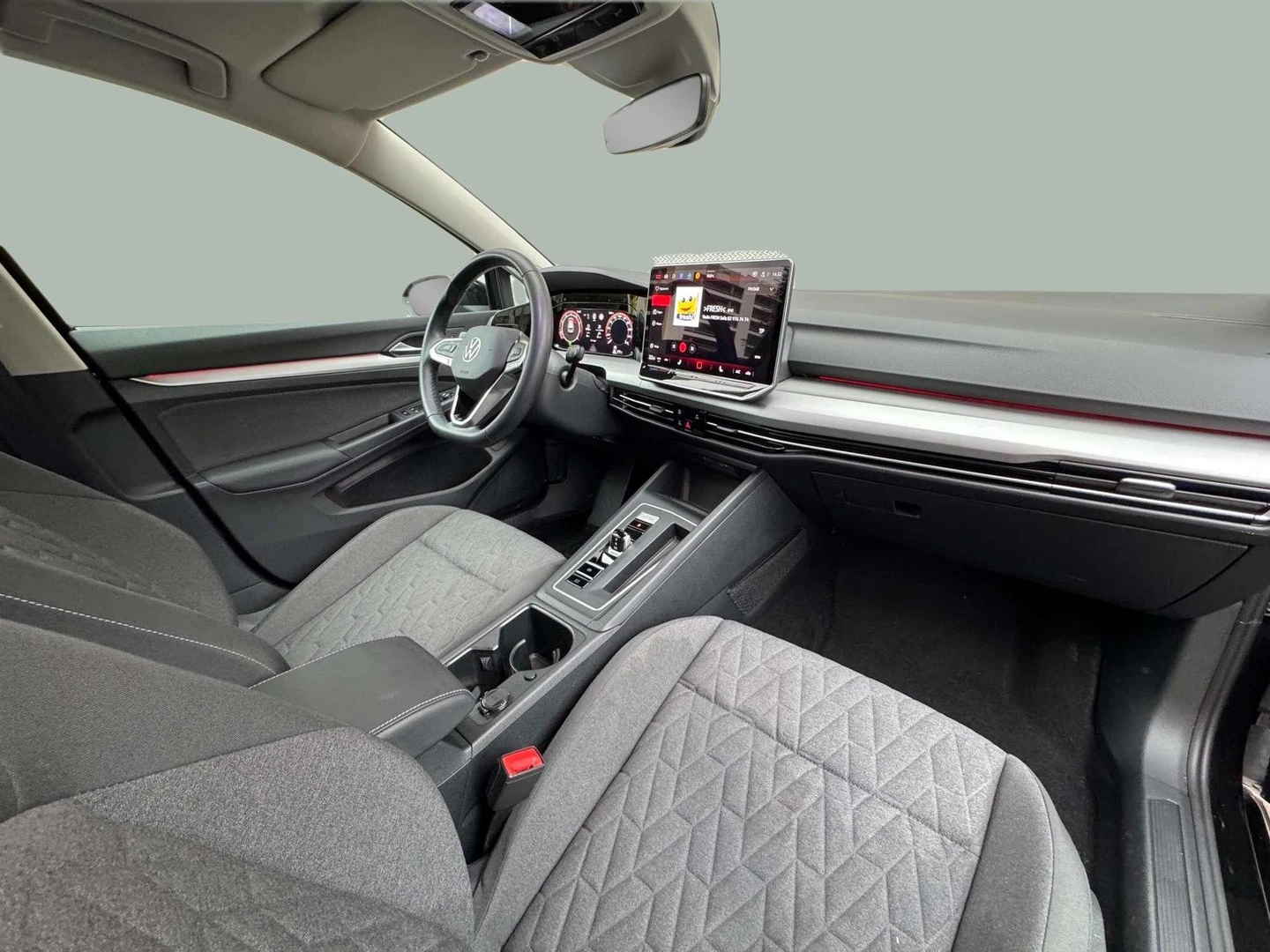 VW Golf 8 Life 1.5 eTSI OPF DSG - изображение 8