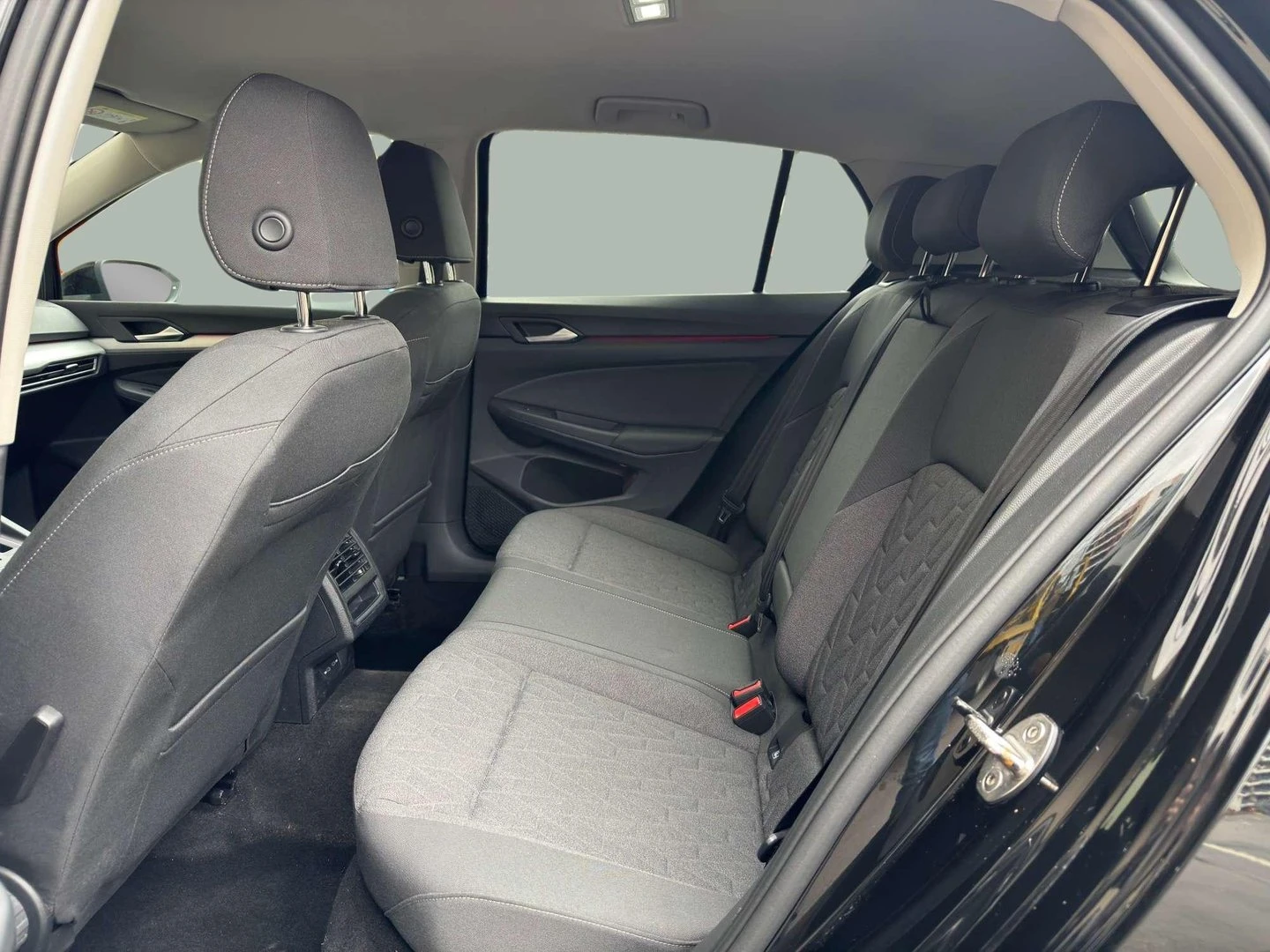 VW Golf 8 Life 1.5 eTSI OPF DSG - изображение 10