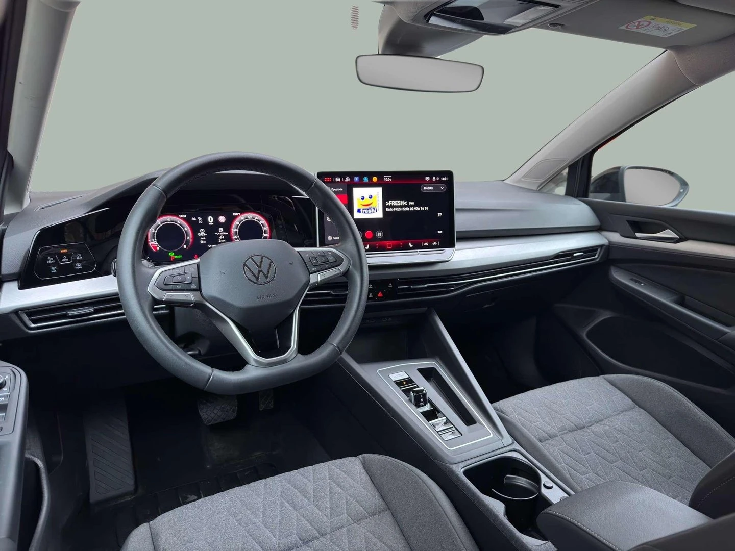 VW Golf 8 Life 1.5 eTSI OPF DSG - изображение 4