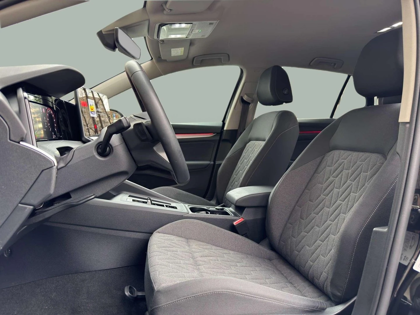 VW Golf 8 Life 1.5 eTSI OPF DSG - изображение 5