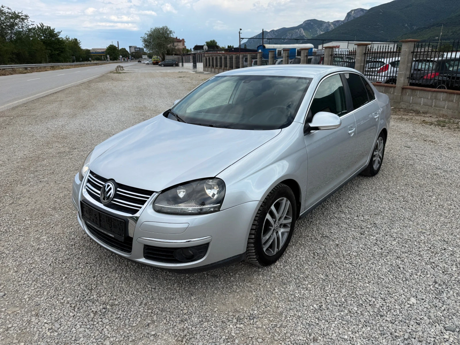 VW Jetta 1.9 TDI 105 к.с. - изображение 2