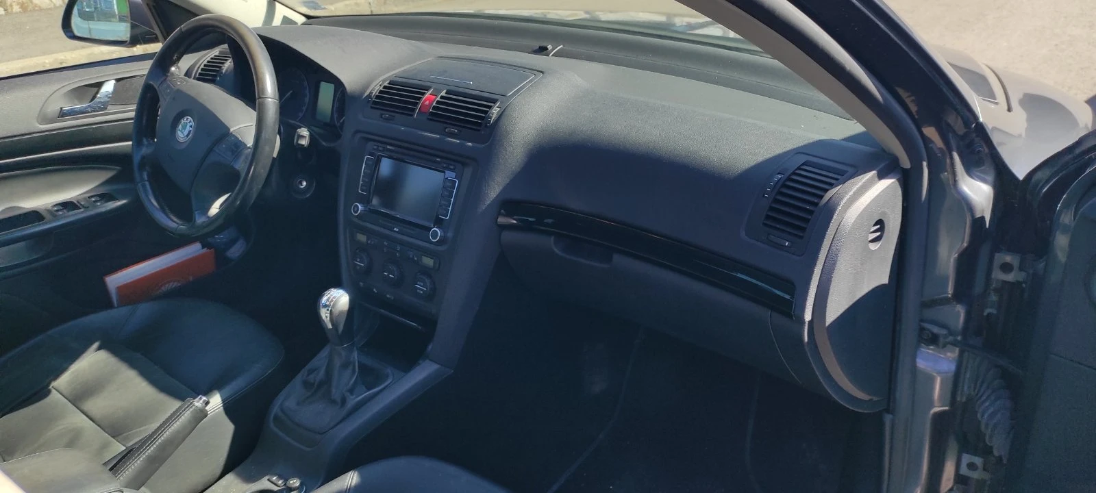 Skoda Octavia 1.8 TSI Laurin & Klement, снимка 9 - Автомобили и джипове - 53827249