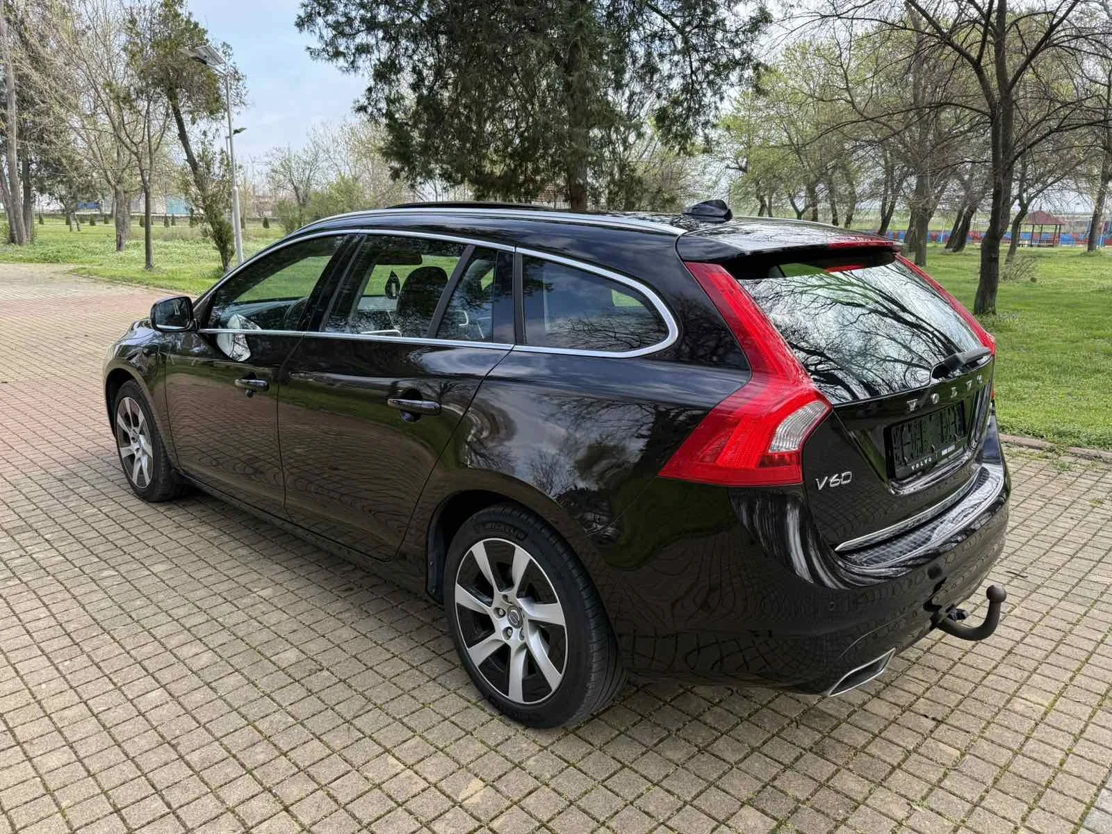 Volvo V60 Hybrid - изображение 2