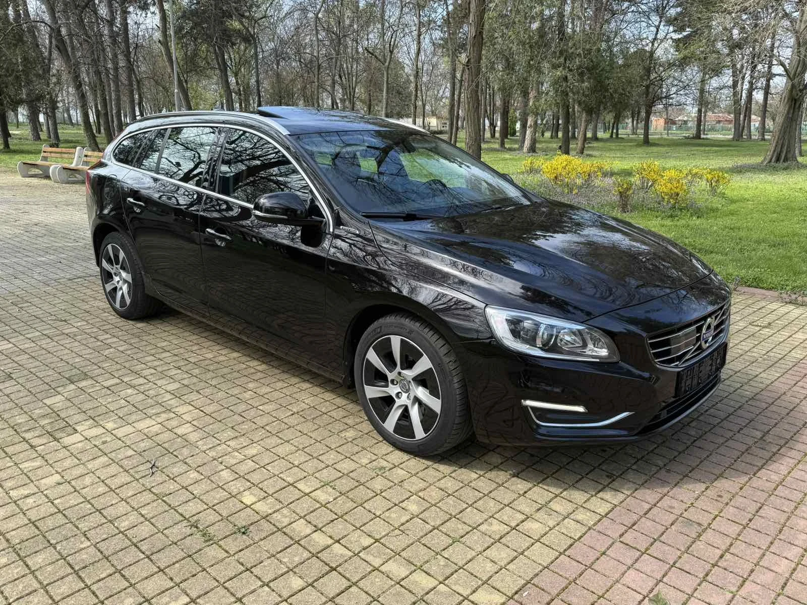 Volvo V60 Hybrid - изображение 10