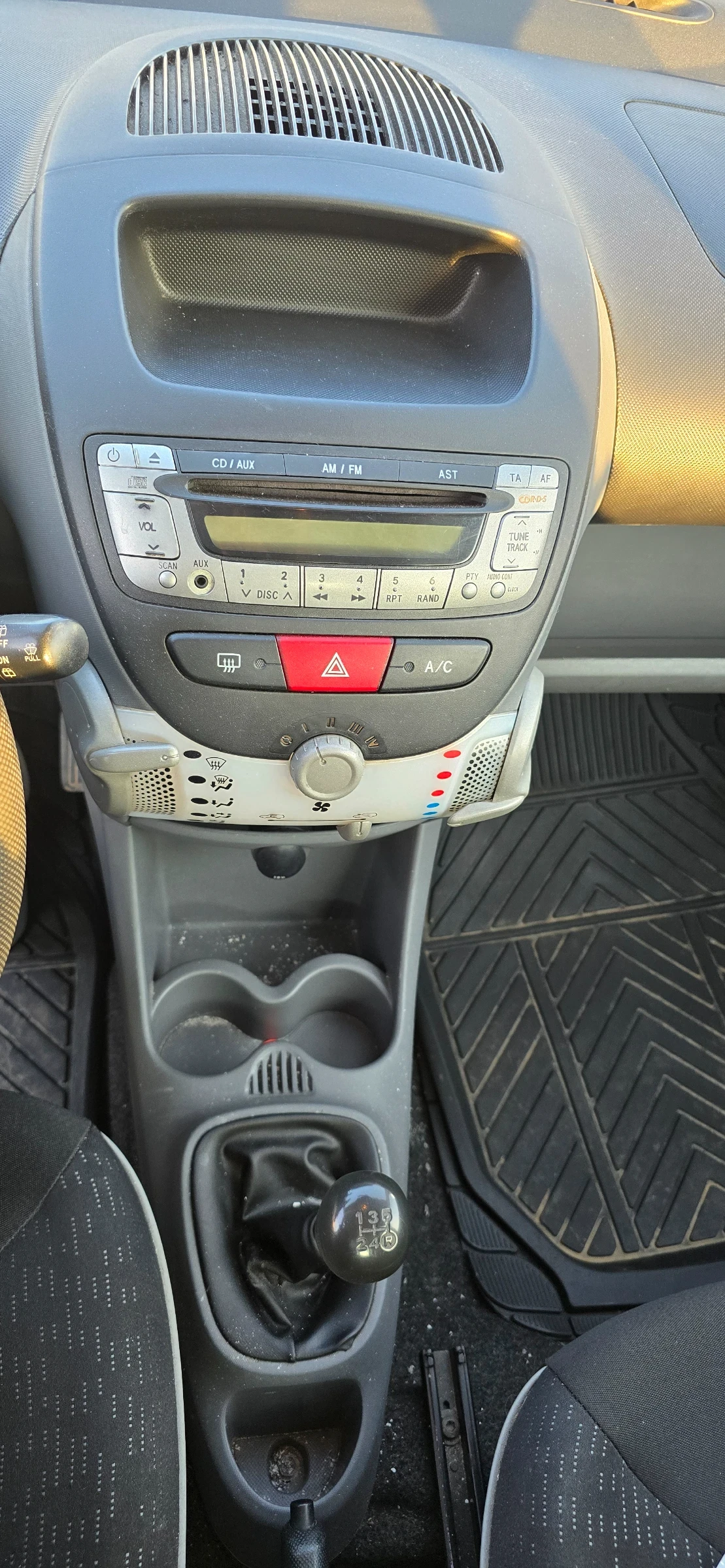 Peugeot 107, снимка 10 - Автомобили и джипове - 53737597