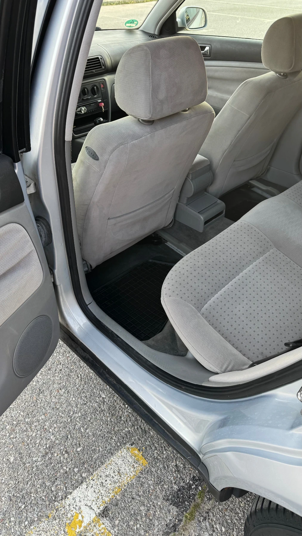 VW Passat 1.6 101к.М.Данък Регистриран, снимка 8 - Автомобили и джипове - 54445411