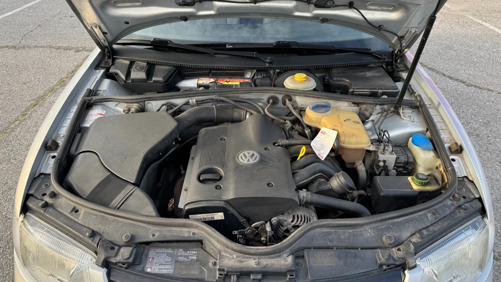VW Passat 1.6 101к.М.Данък Регистриран, снимка 16 - Автомобили и джипове - 54445411