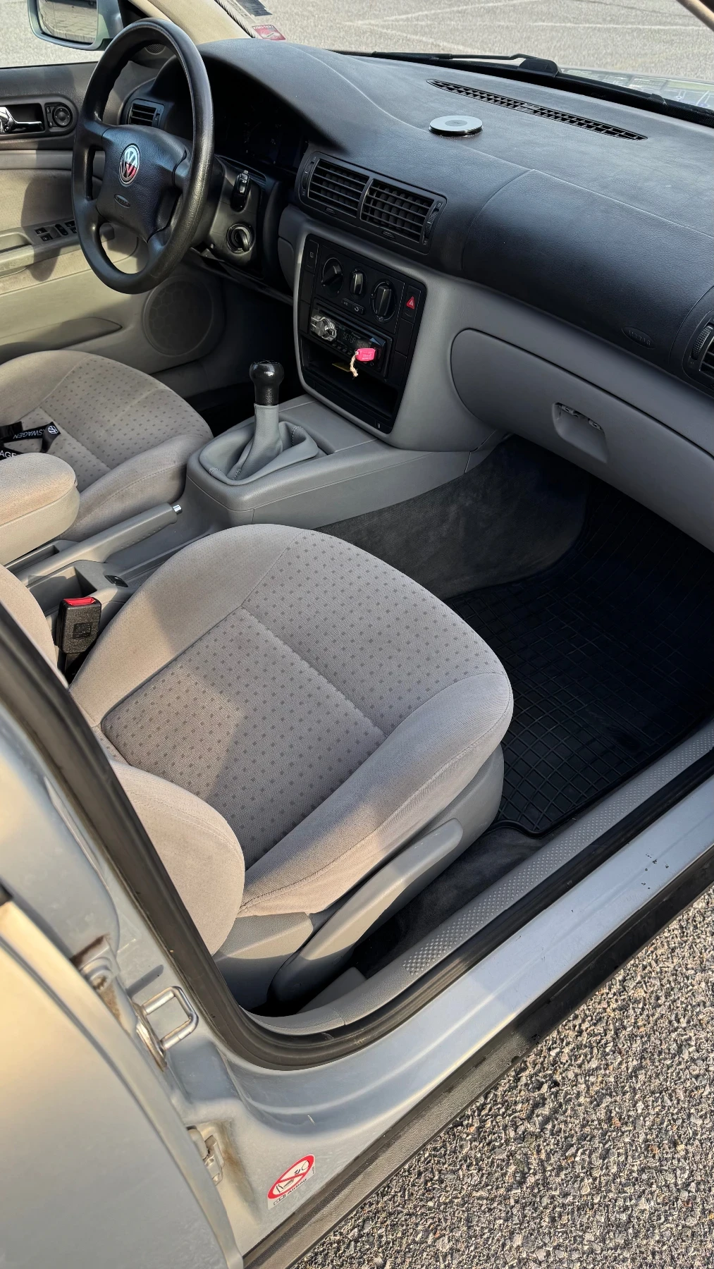 VW Passat 1.6 101к.М.Данък Регистриран, снимка 9 - Автомобили и джипове - 54445411