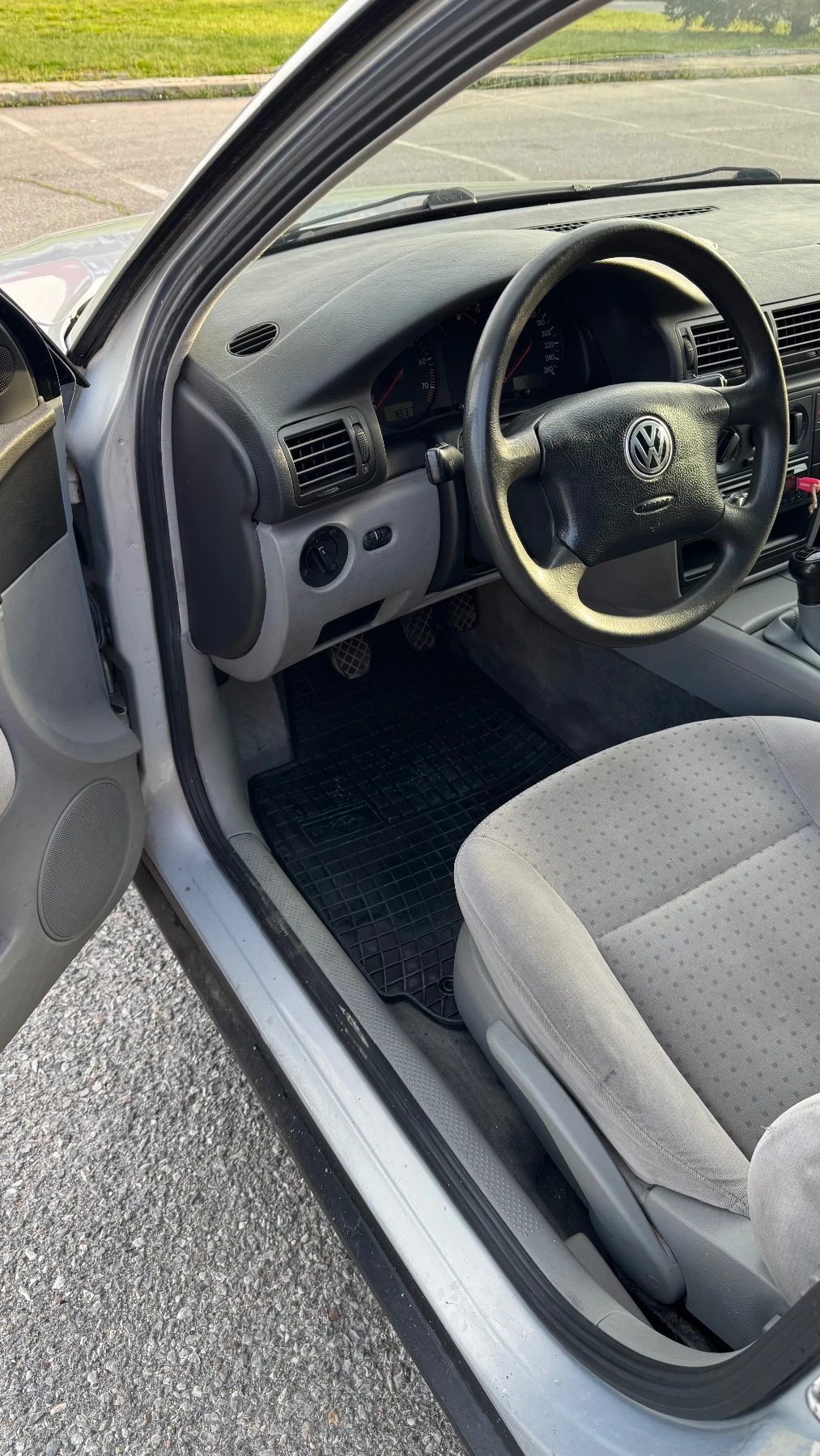 VW Passat 1.6 101к.М.Данък Регистриран, снимка 7 - Автомобили и джипове - 54445411