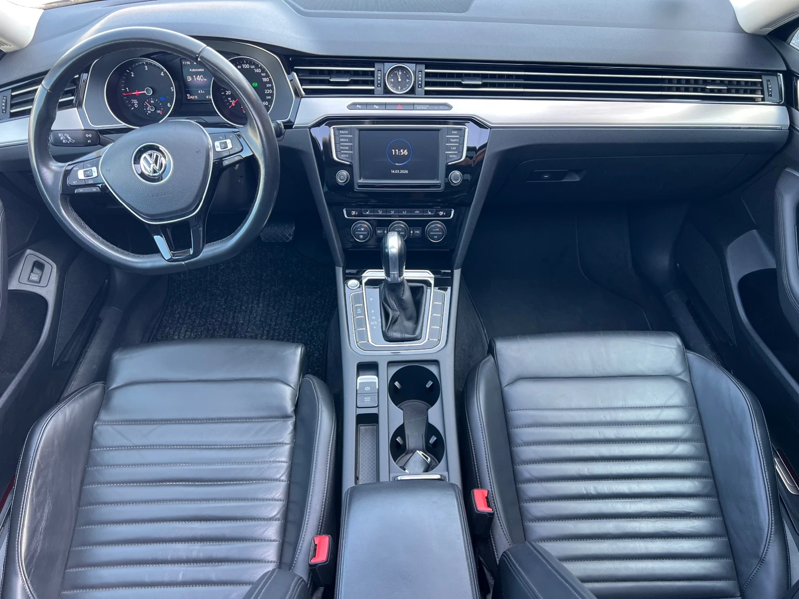 VW Passat 2.0TDI* 100%* AUTOMAT* PANORAMA* NAVI* ЛИЗИНГ, снимка 2 - Автомобили и джипове - 54479356