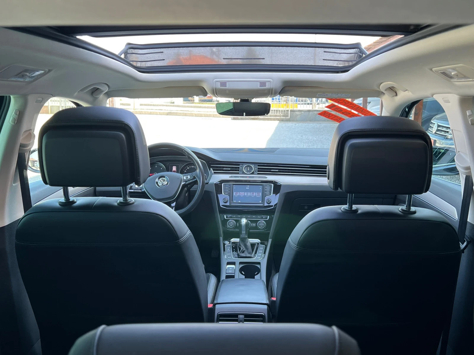 VW Passat 2.0TDI* 100%* AUTOMAT* PANORAMA* NAVI* ЛИЗИНГ, снимка 4 - Автомобили и джипове - 54479356