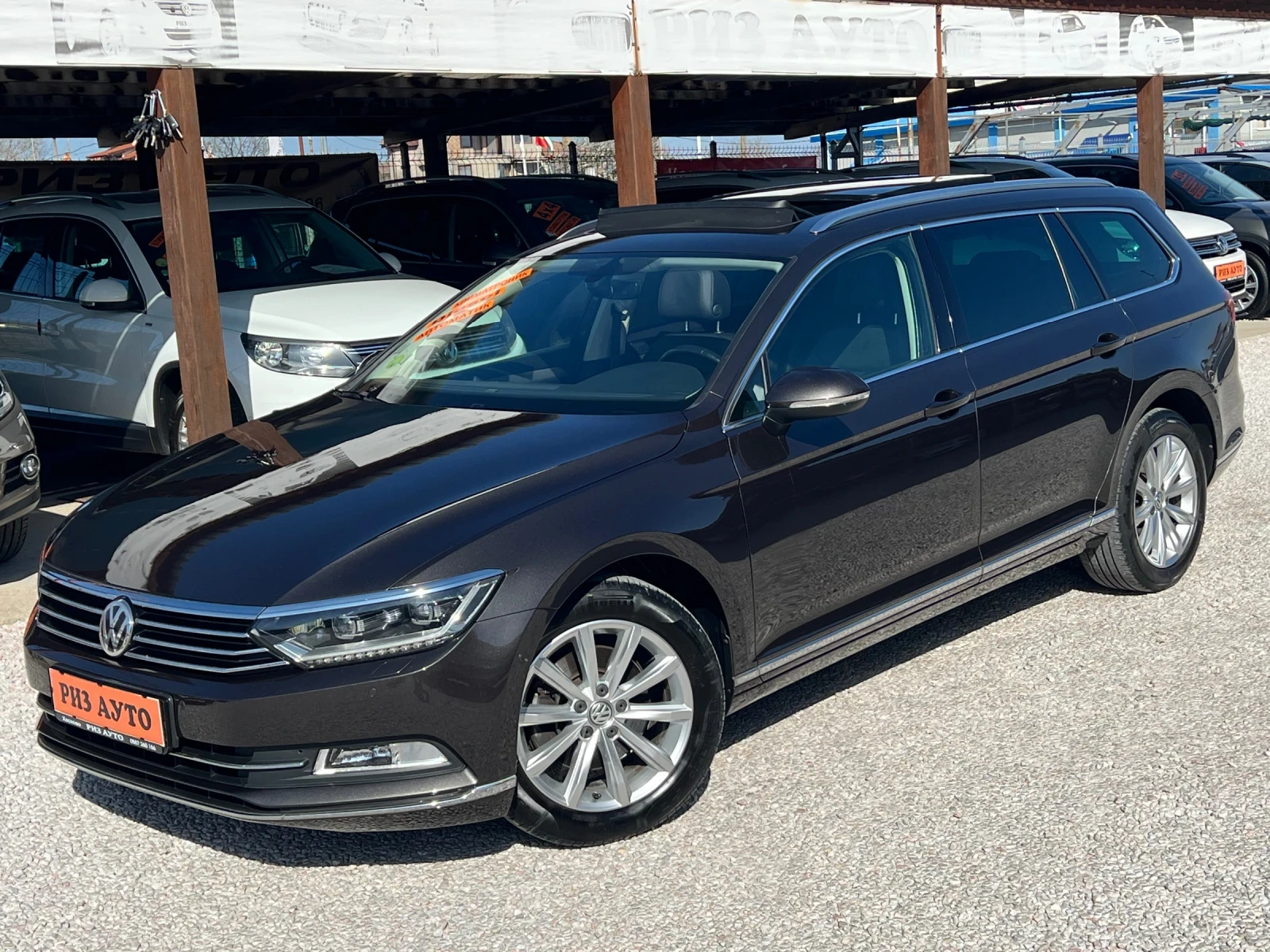 VW Passat 2.0TDI* 100%* AUTOMAT* PANORAMA* NAVI* ЛИЗИНГ, снимка 5 - Автомобили и джипове - 54479356