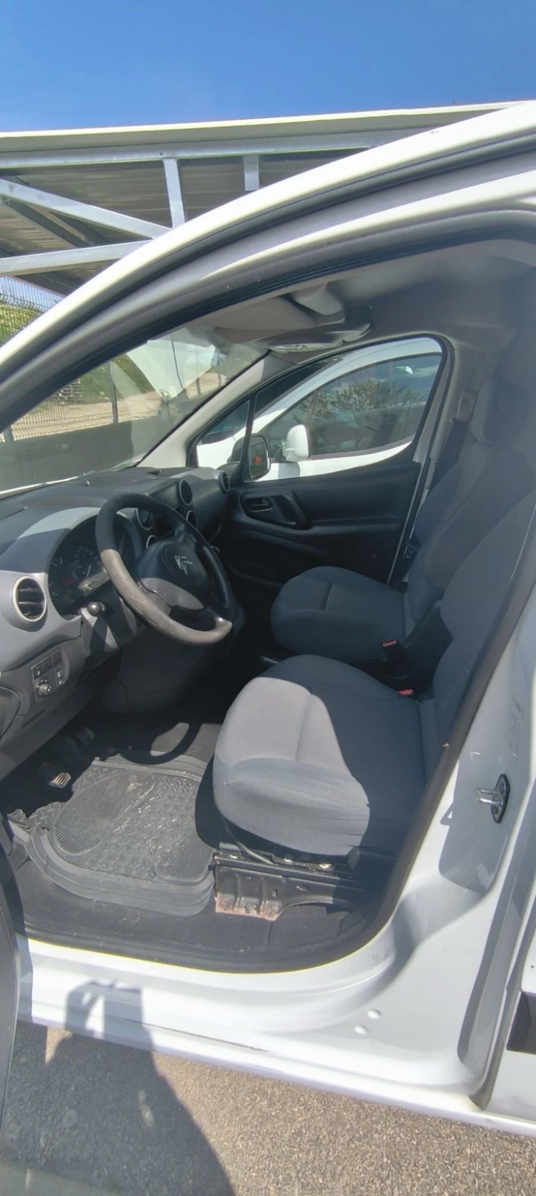 Citroen Berlingo 1.6d товарен , снимка 8 - Автомобили и джипове - 54519643