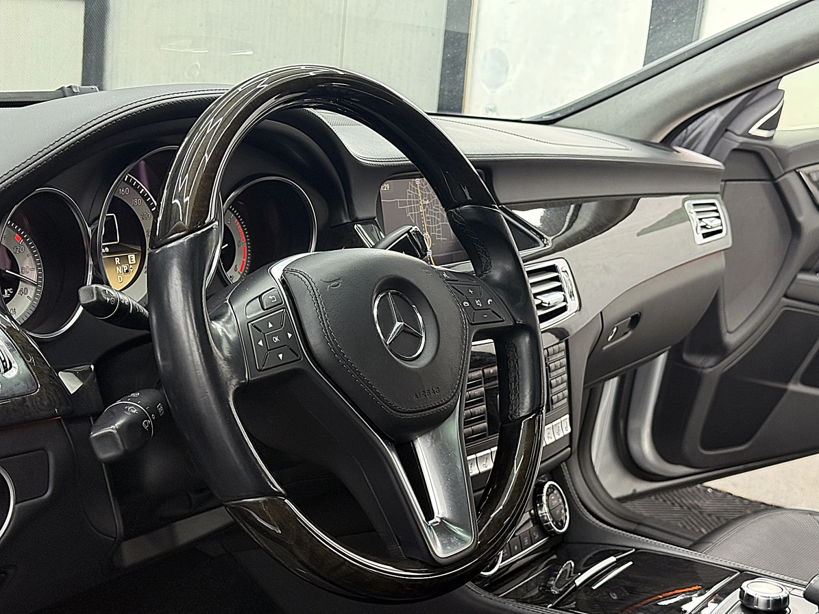 Mercedes-Benz CLS 350 4-Matic/KeylessGo/ПОДГРЕВ ОБДУХВАНЕ ГЕРМАНИЯ ЛИ-Г, снимка 15 - Автомобили и джипове - 54607109