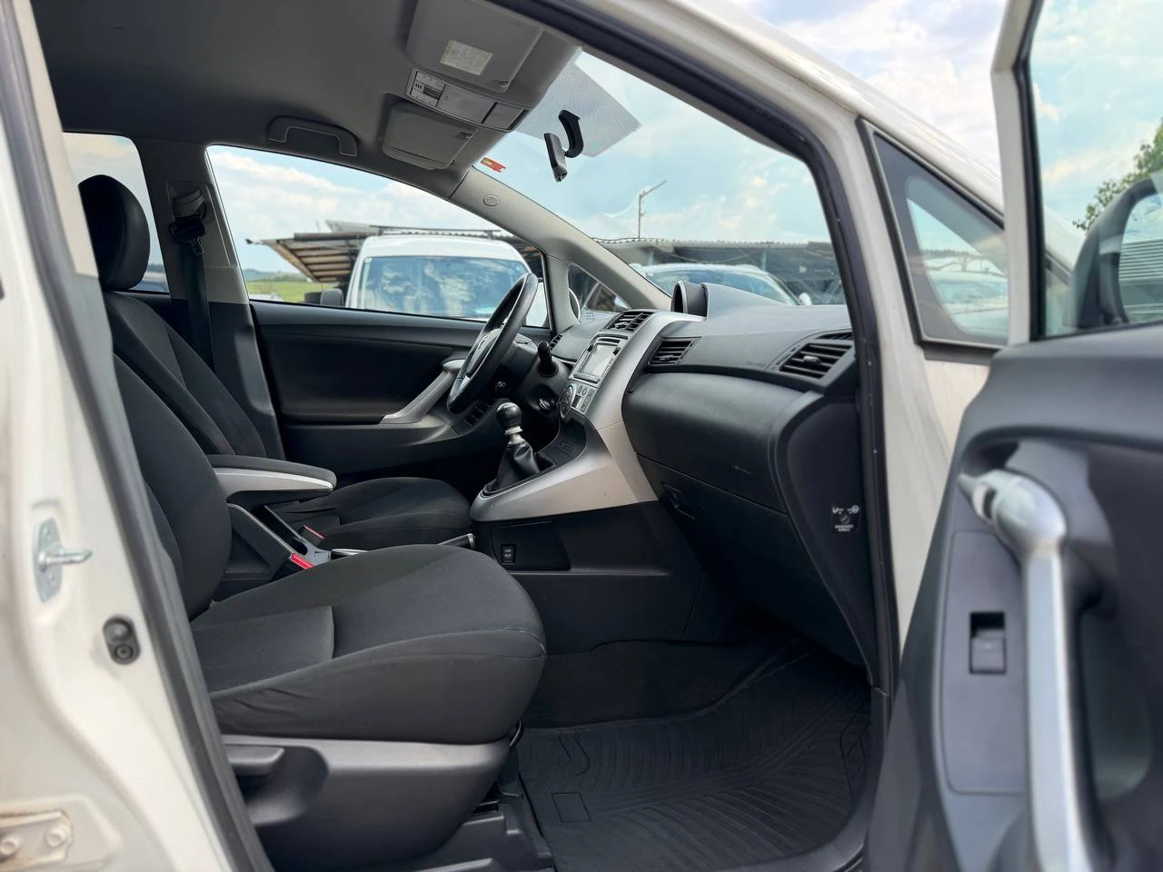 Toyota Verso 2.0D-4D CAMERA, снимка 14 - Автомобили и джипове - 55579664