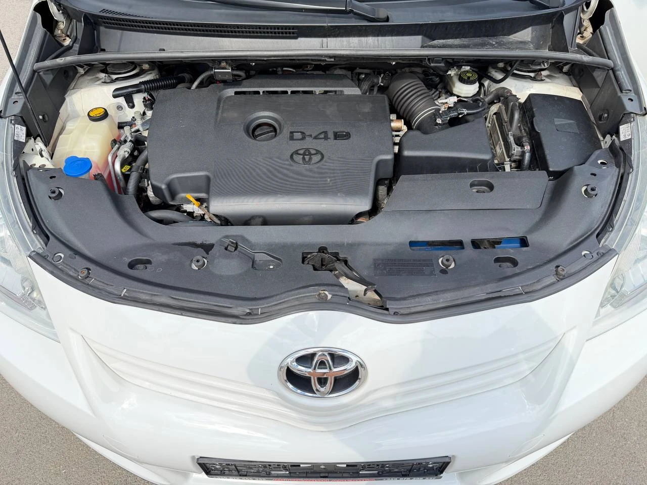 Toyota Verso 2.0D-4D CAMERA, снимка 17 - Автомобили и джипове - 55579664