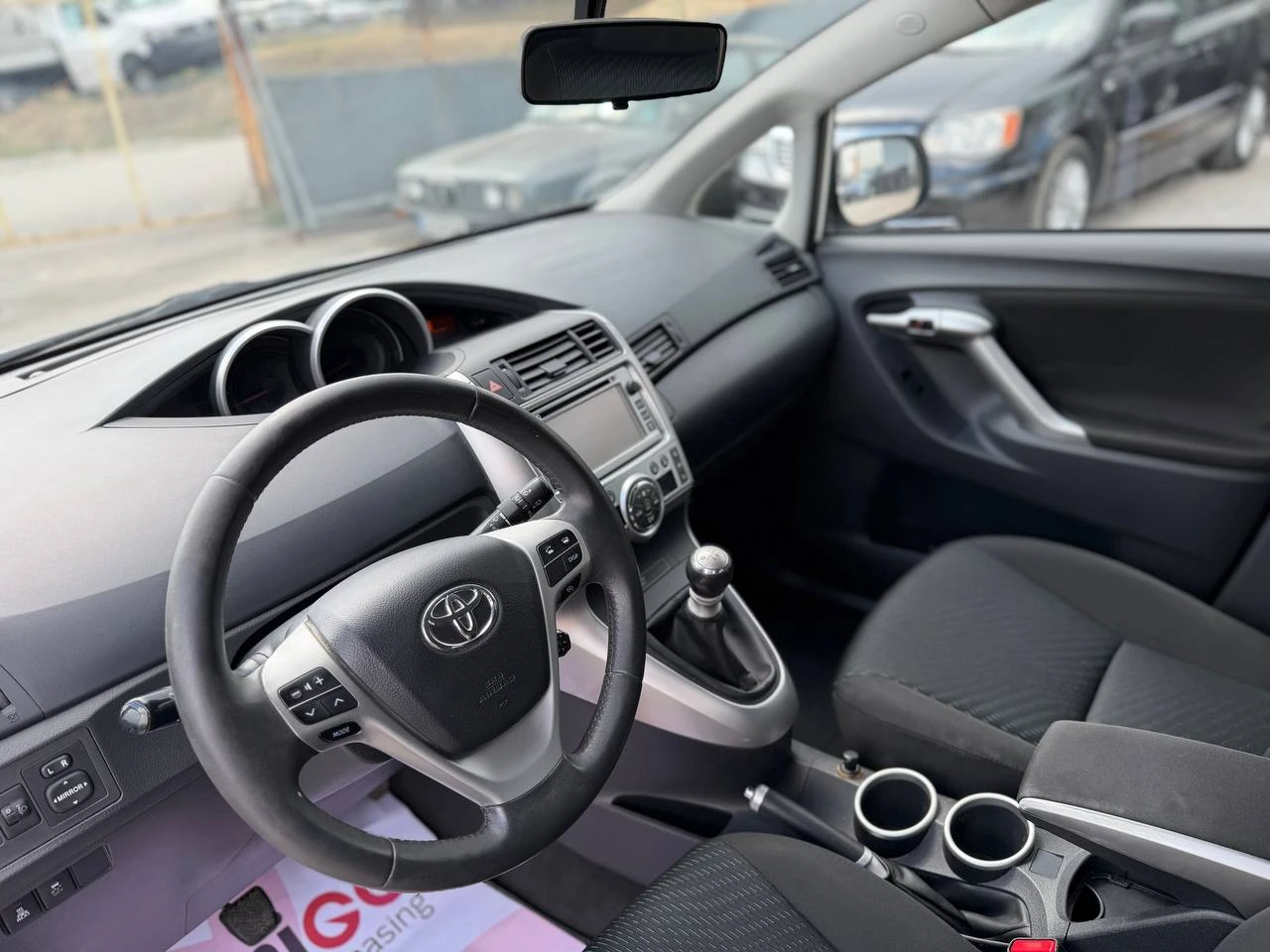 Toyota Verso 2.0D-4D CAMERA, снимка 10 - Автомобили и джипове - 55579664