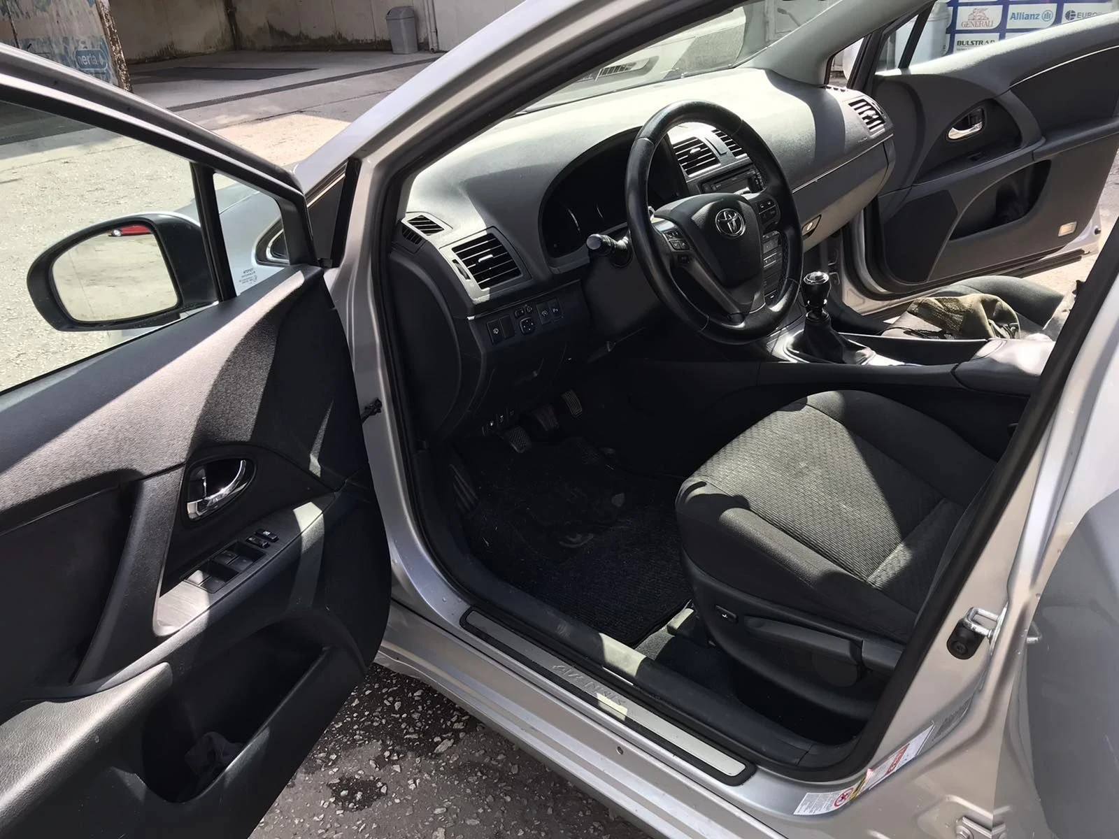 Toyota Avensis 2.2D4D, снимка 7 - Автомобили и джипове - 56168108