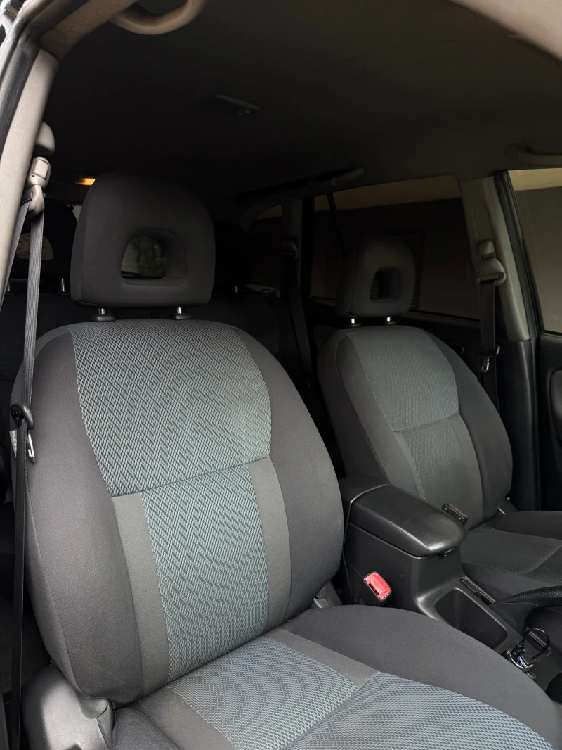 Toyota Rav4 116 D-4D, снимка 13 - Автомобили и джипове - 53458639