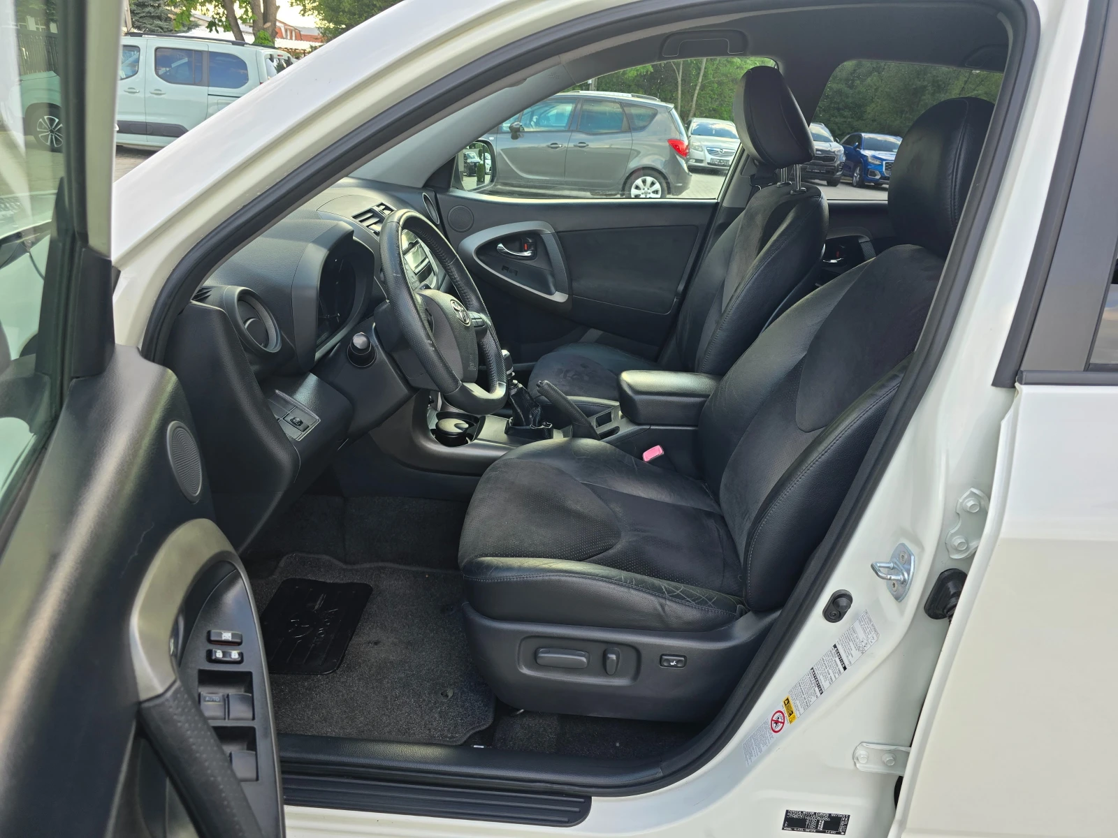 Toyota Rav4 2.2 D4D, 150к.с., 4х4, 6ск., Бяла перла! - изображение 8