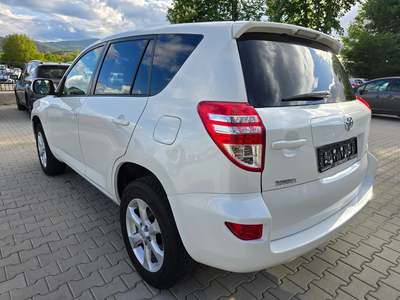 Toyota Rav4 2.2 D4D, 150к.с., 4х4, 6ск., Бяла перла! - изображение 5