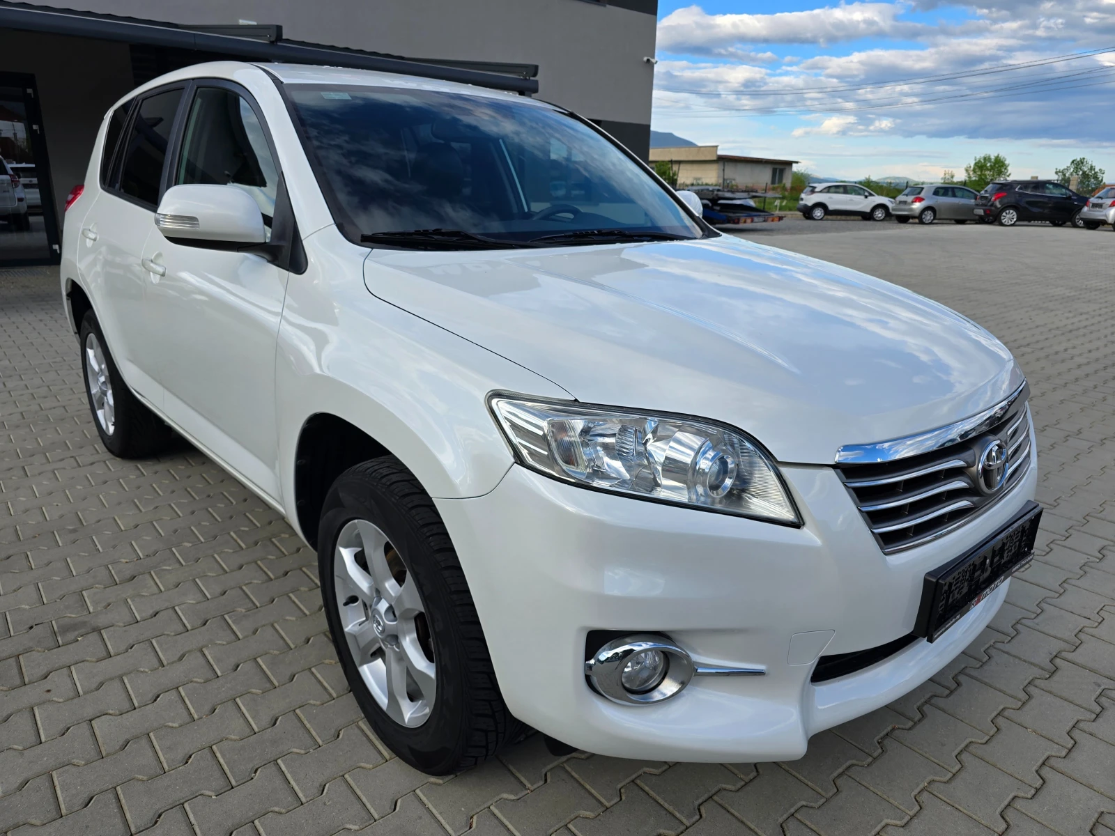Toyota Rav4 2.2 D4D, 150к.с., 4х4, 6ск., Бяла перла! - изображение 2