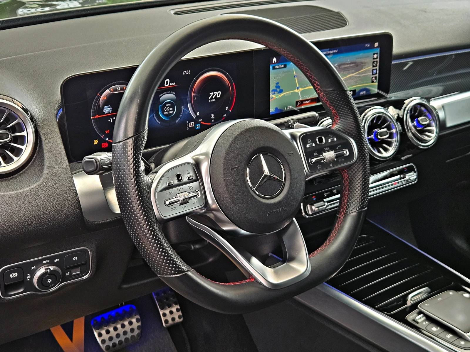 Mercedes-Benz GLB 220 AMG/4MAT/7MESTA/CAMERA/ПОДГРЕВ/AMBI/BURMESTER/LIZ, снимка 11 - Автомобили и джипове - 55275669