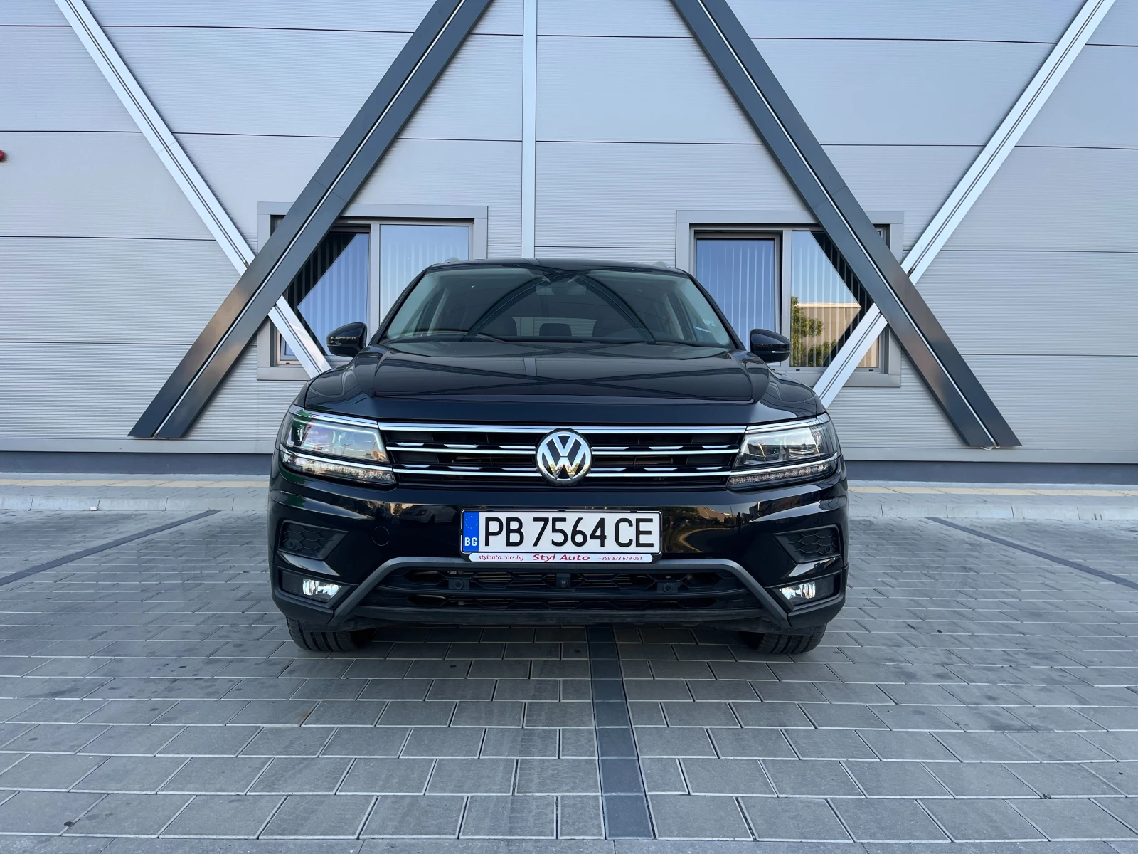 VW Tiguan 2.0 TSI, снимка 2 - Автомобили и джипове - 55424039