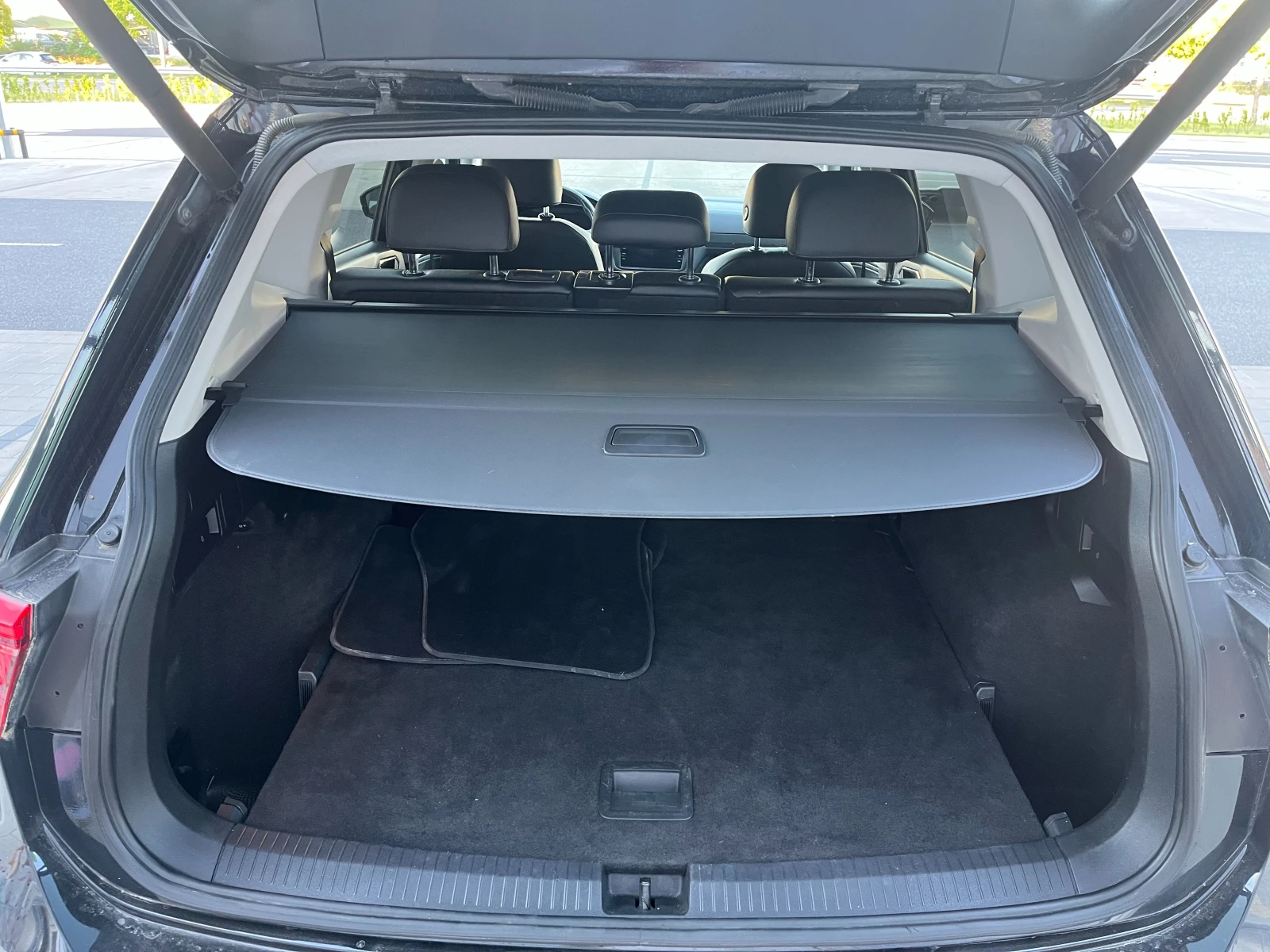 VW Tiguan 2.0 TSI, снимка 16 - Автомобили и джипове - 55424039