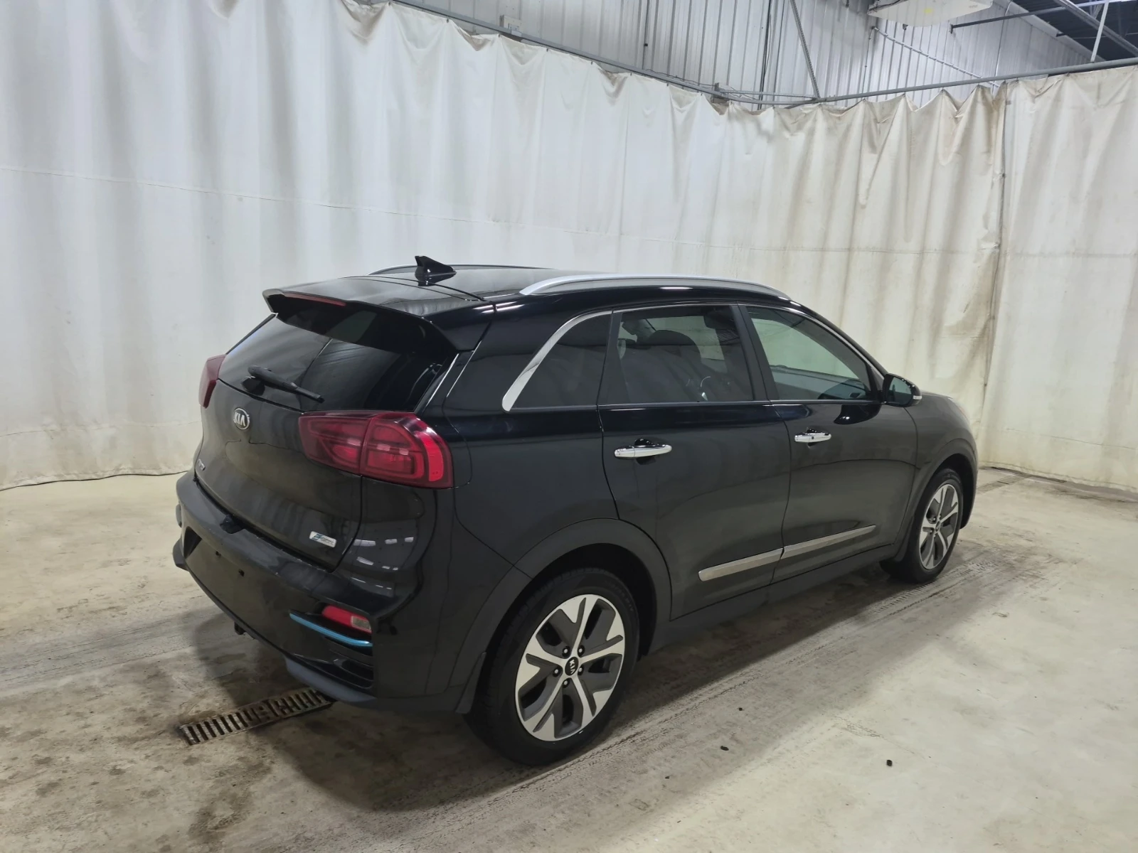 Kia Niro TOURING, снимка 4 - Автомобили и джипове - 55808937