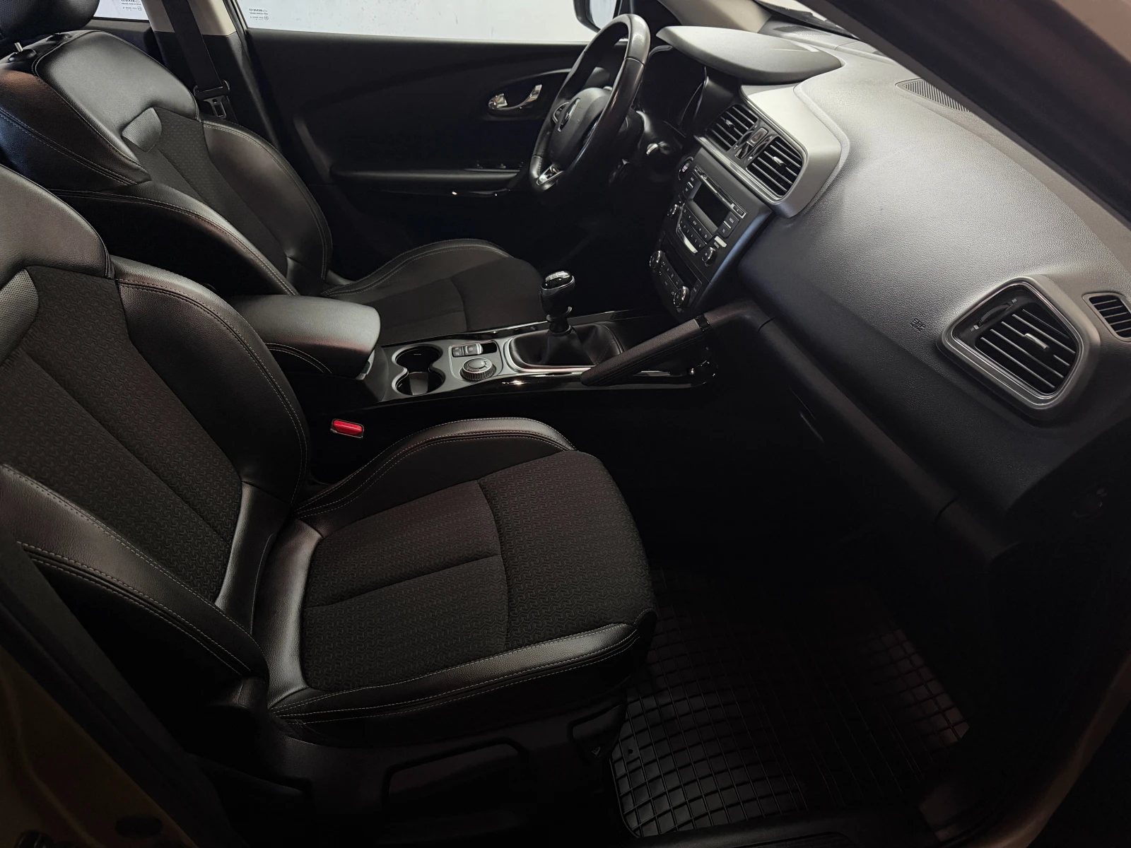 Renault Kadjar dci 4x4, снимка 9 - Автомобили и джипове - 55996405