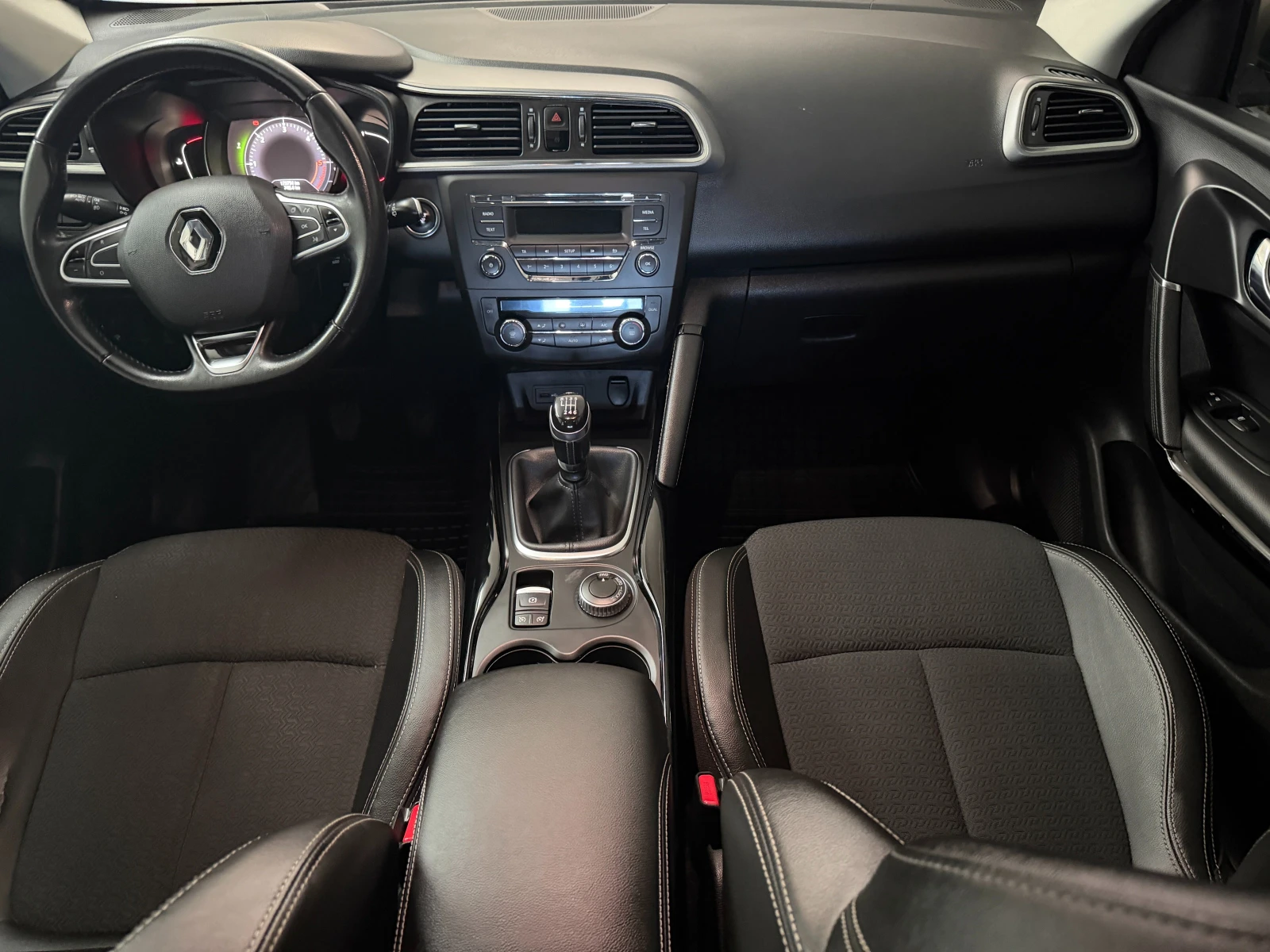 Renault Kadjar dci 4x4, снимка 8 - Автомобили и джипове - 55996405
