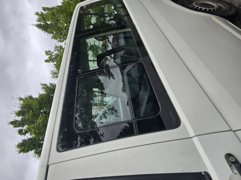 VW T5, снимка 5 - Бусове и автобуси - 52326423