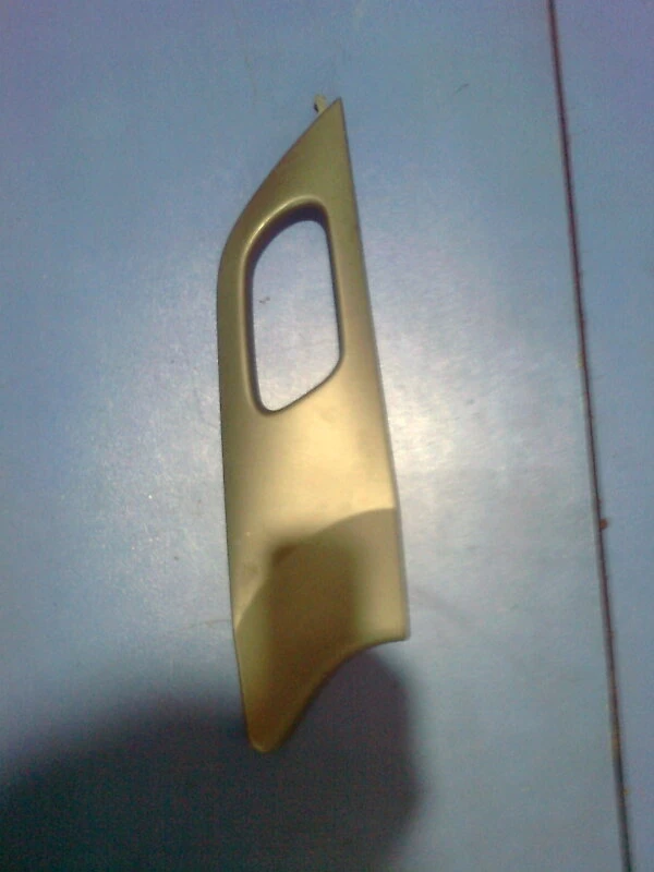 Пластмаса на дясна кора врата за Пежо 407 05г. (десен волан)