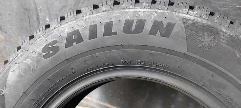 Гуми Зимни 205/70R15, снимка 6 - Гуми и джанти - 35148318