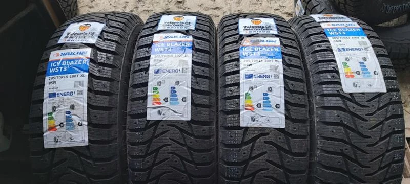 Гуми Зимни 205/70R15, снимка 1 - Гуми и джанти - 35148318