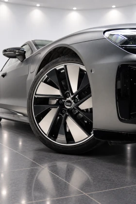 Audi E-Tron GT НАЛИЧЕН quattro B&O Carbon Laser lights, снимка 3