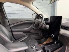 Ford Mustang Mach-E RWD 75 kWh 2021, снимка 10