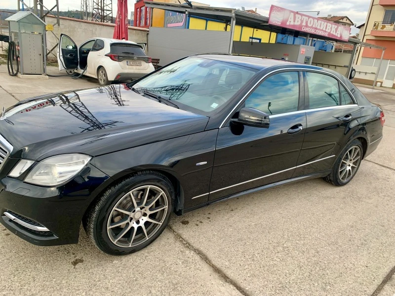 Mercedes-Benz E 220, снимка 1 - Автомобили и джипове - 47109486