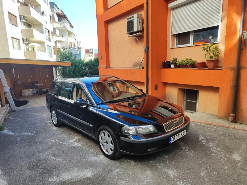 Volvo V70 2.4 АГУ, снимка 3 - Автомобили и джипове - 46772100