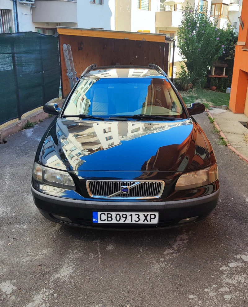 Volvo V70 2.4 АГУ, снимка 1 - Автомобили и джипове - 46772100