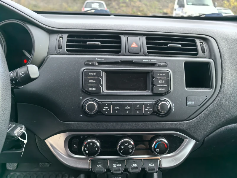 Kia Rio ПЕРФЕКТНО СЪСТОЯНИЕ , снимка 9 - Автомобили и джипове - 52280392