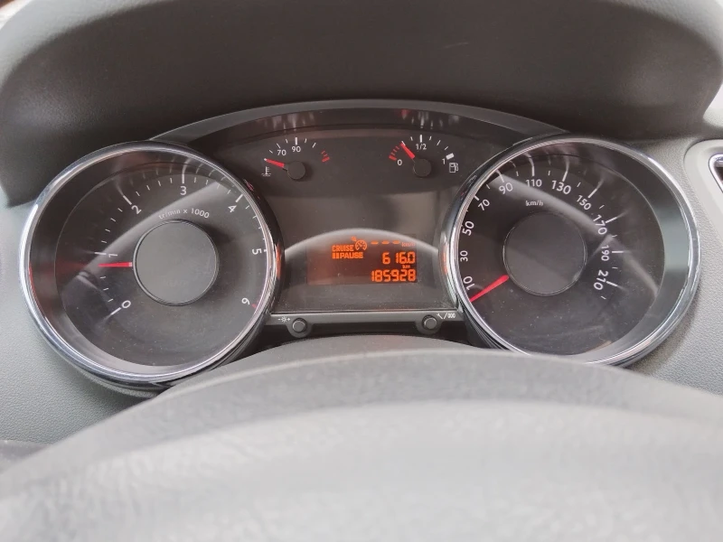 Peugeot 5008 2 .D .7места FUL EKSTRI сервизна книжка, снимка 10 - Автомобили и джипове - 52361391